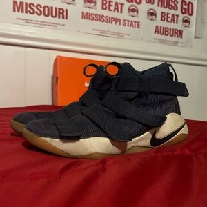 Size 7 LeBron soldier 11